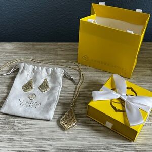 LIKE NEW!!! Kendra Scott Gold Jewelry Set with Gift Packaging